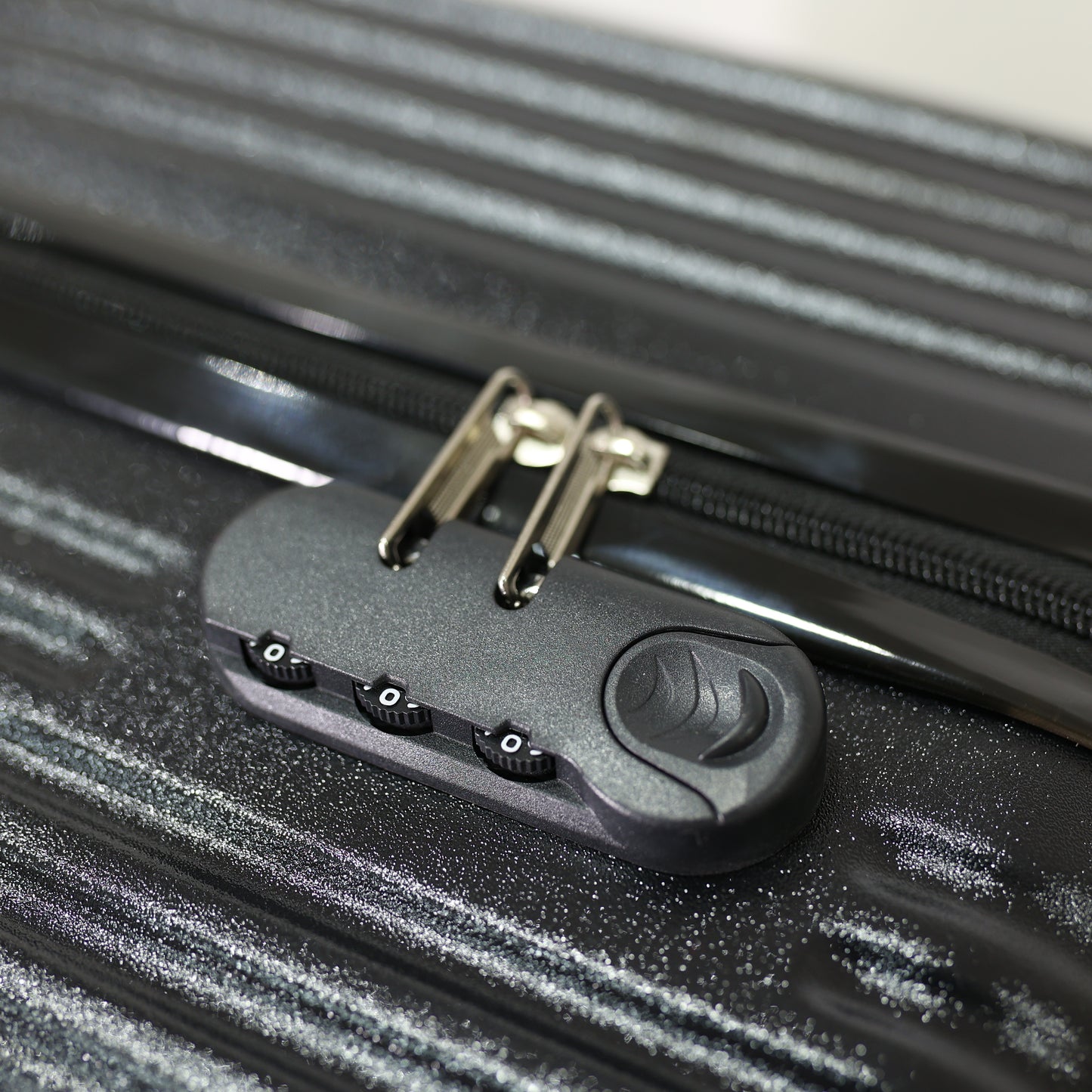 Kids Hard  18" Trolley Suitcase with Cabin Bag – Spider-Man Design (2-Piece Set)