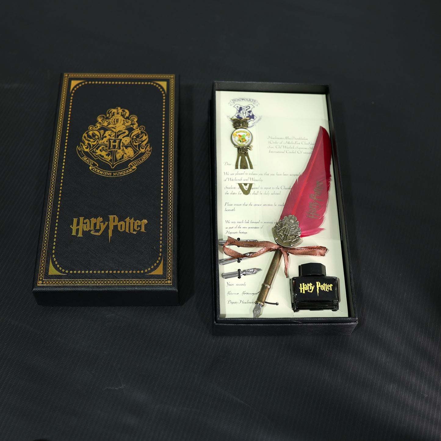 Harry Potter Premium Calligraphy Gift Set – Calligraphy Pen,3 Nibs         Ink Pot & Bookmark.